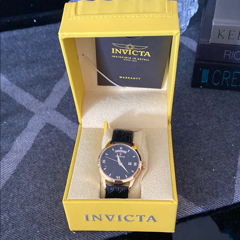 Nwt Invicta Black And Gold Chronograph Watch